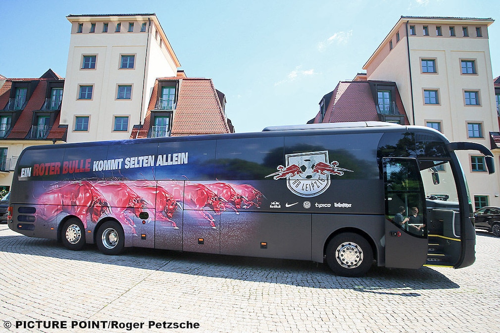 Die Mannschaftsbusse der Fußball-Bundesligisten