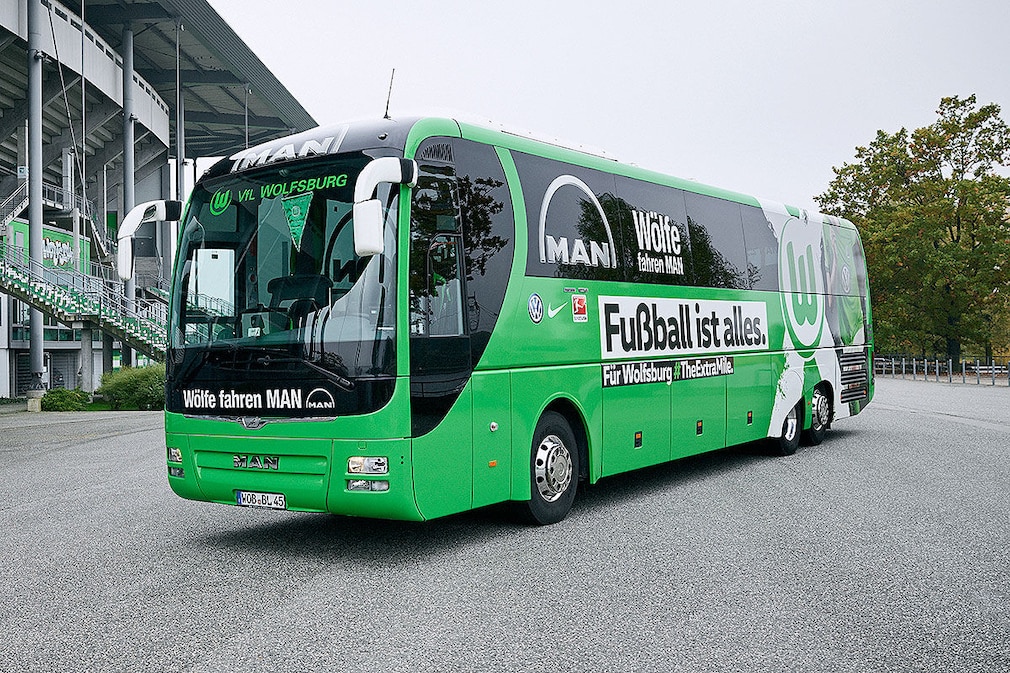 Die Mannschaftsbusse der Fußball-Bundesligisten