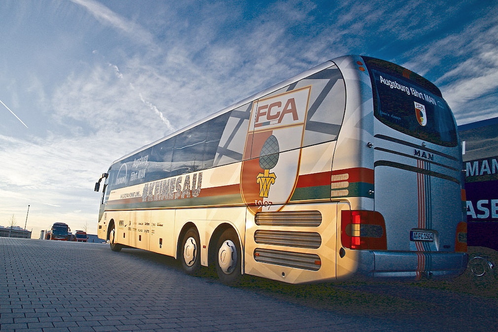 Die Mannschaftsbusse der Fußball-Bundesligisten