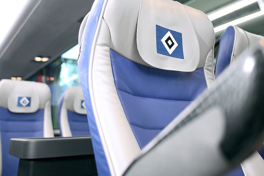 Die Mannschaftsbusse der Fußball-Bundesligisten