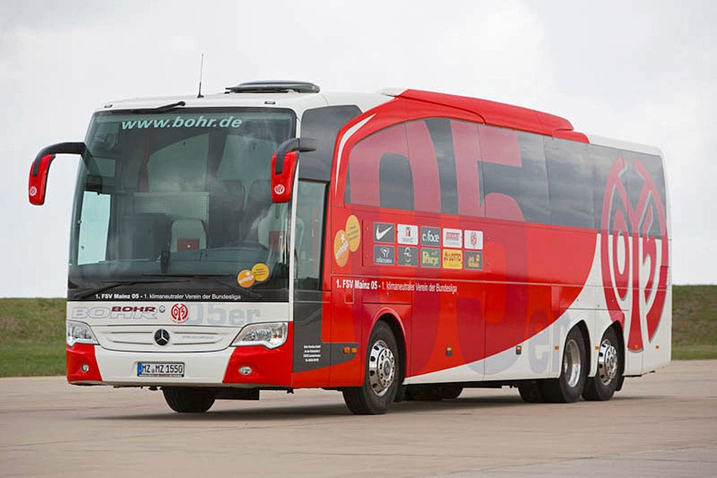Die Mannschaftsbusse der Fußball-Bundesligisten
