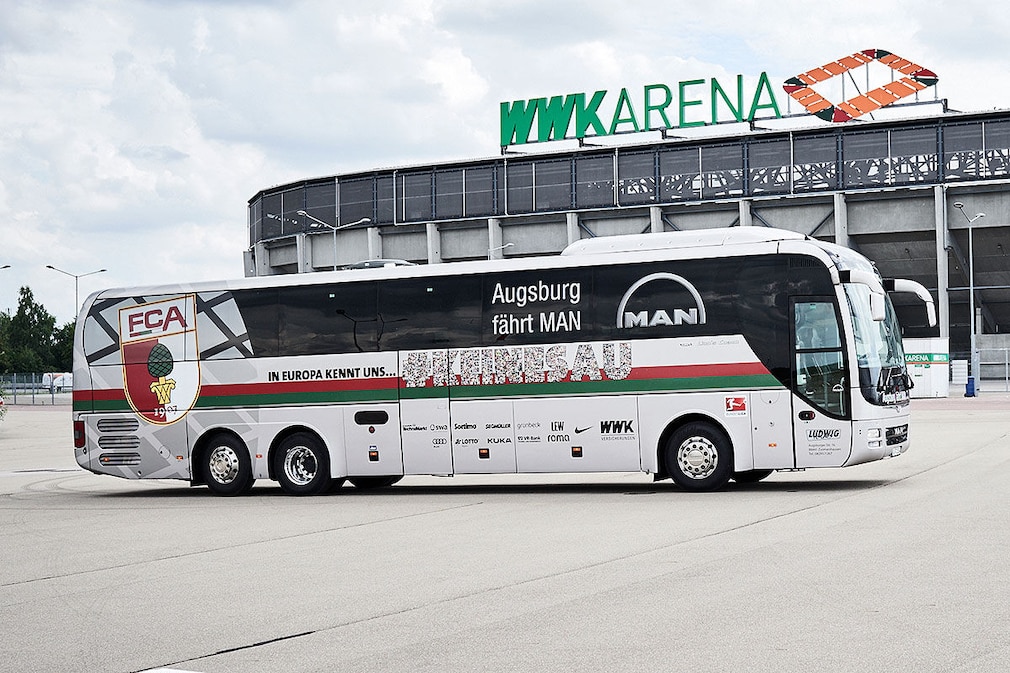 Die Mannschaftsbusse der Fußball-Bundesligisten