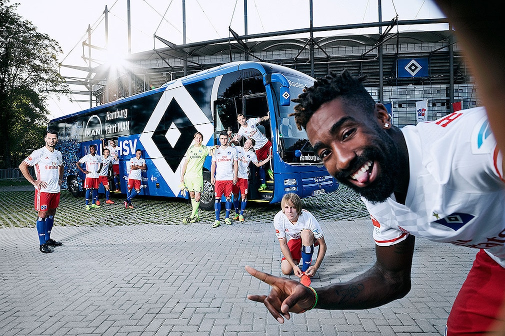 Die Mannschaftsbusse der Fußball-Bundesligisten