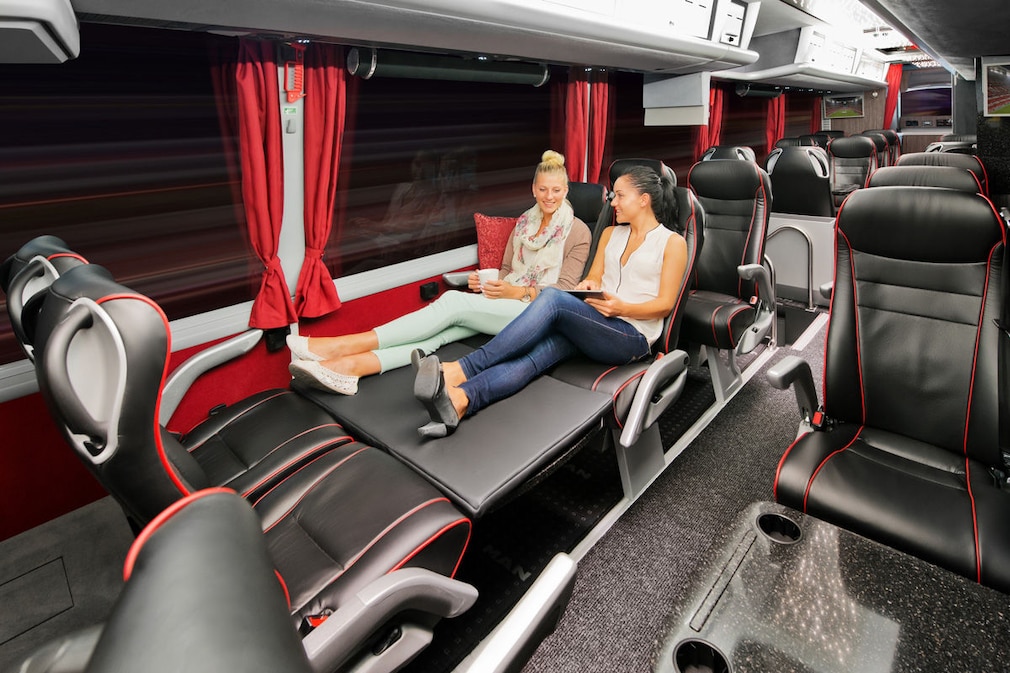 Die Mannschaftsbusse der Fußball-Bundesligisten