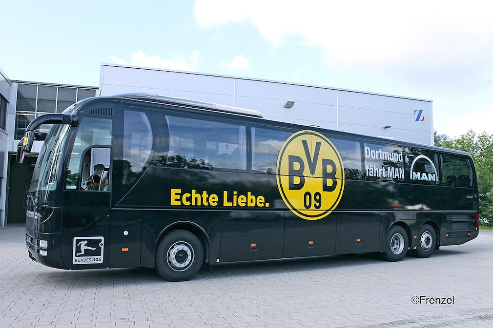 Die Mannschaftsbusse der Fußball-Bundesligisten