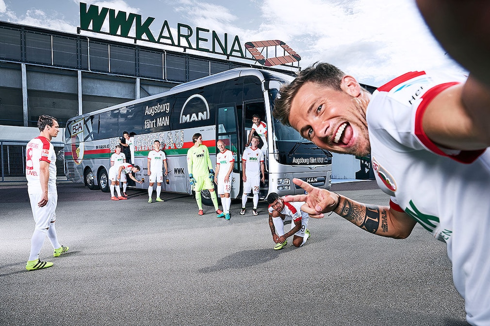 Die Mannschaftsbusse der Fußball-Bundesligisten