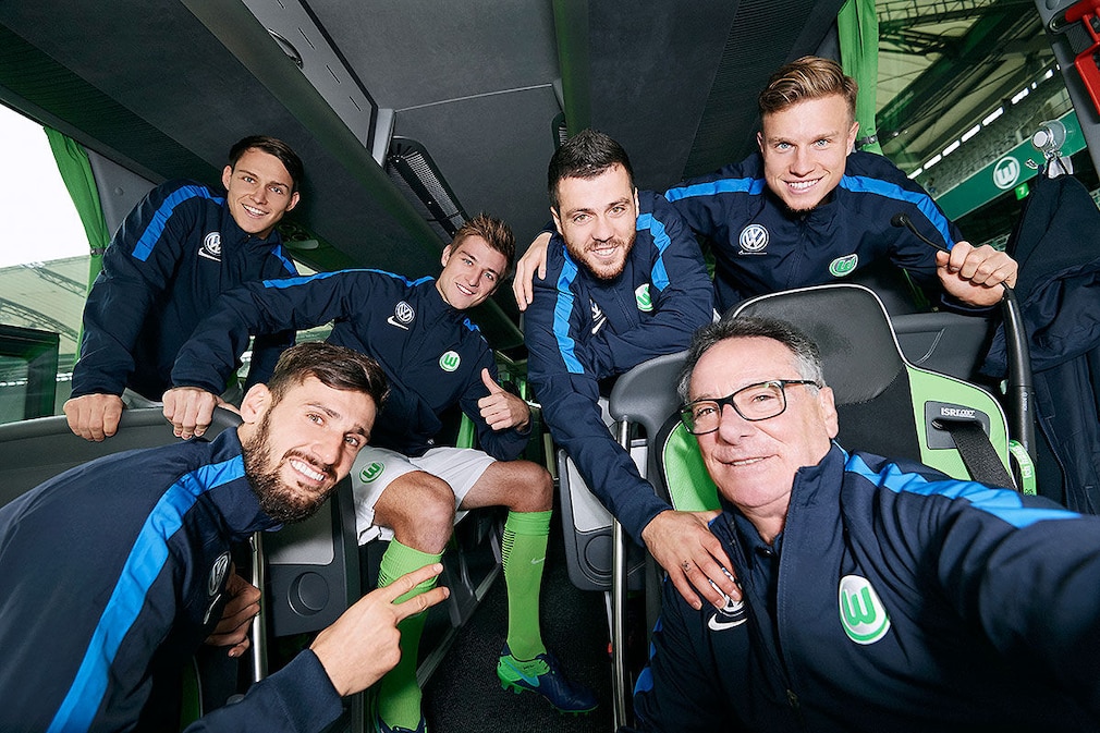 Die Mannschaftsbusse der Fußball-Bundesligisten