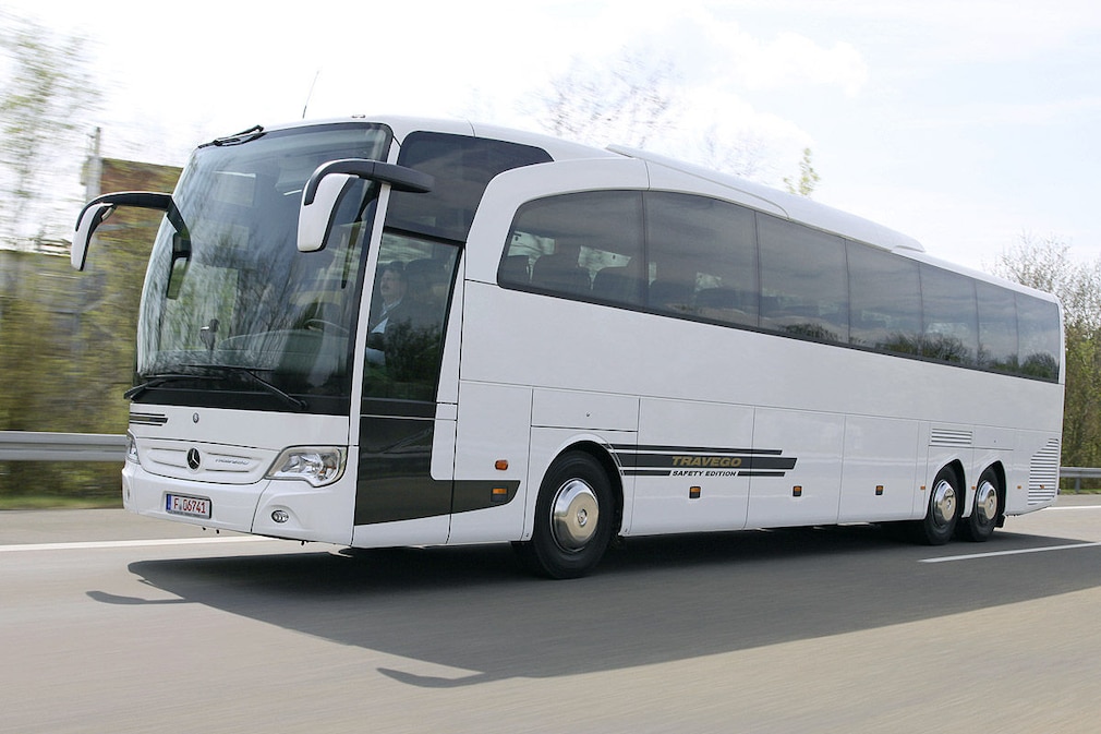 Die Mannschaftsbusse der Fußball-Bundesligisten