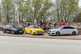 Auto trifft Motorrad