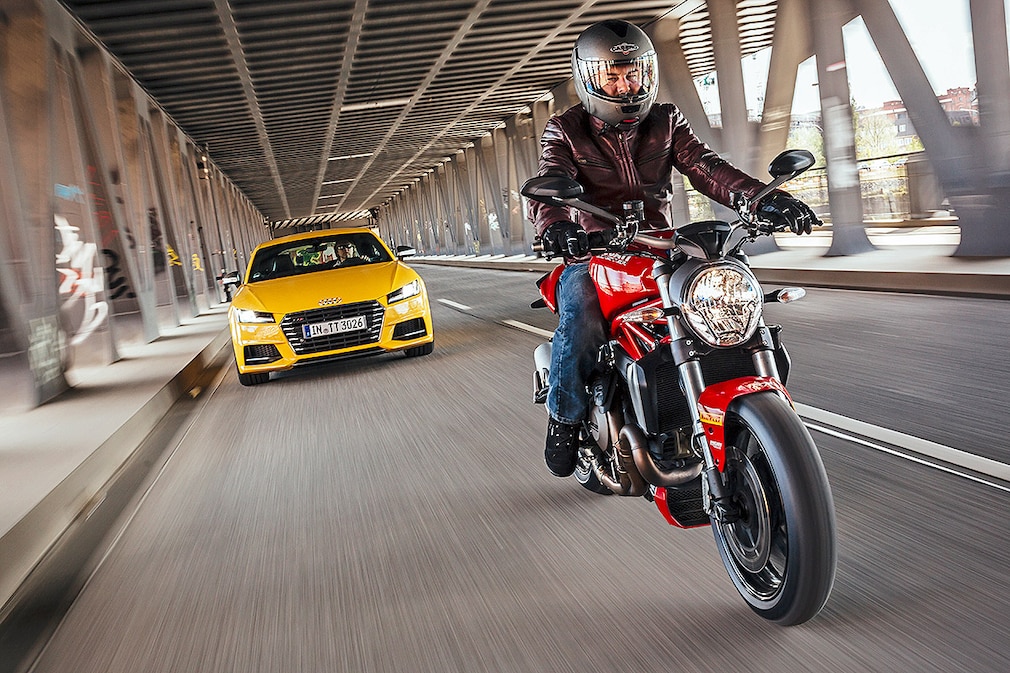 Audi TT Coupe Ducati Monster 1200
