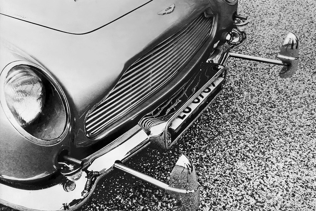 Aston Martin DB5 James Bond 007 Sean Connery Rammbügel Goldfinger
