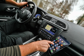 Tablet am Steuer