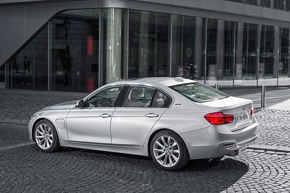BMW 330e/ 3er Plug-in (IAA 2015): Marktstart, Verbrauch, Leistung ...