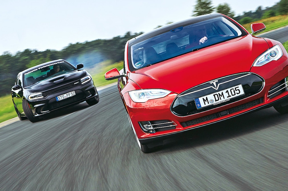 Dodge Charger Hellcat Tesla Model S P85D