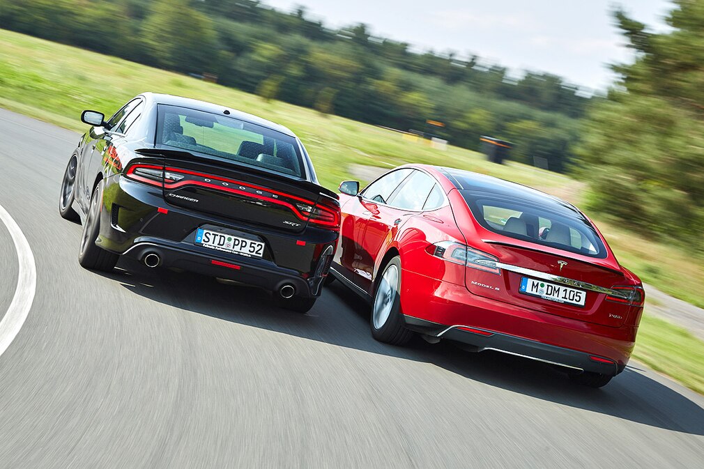 Dodge Charger Hellcat Tesla Model S P85D