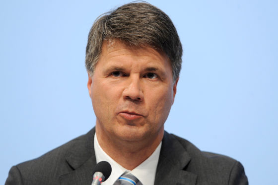 Krüger bricht bei Präsentation zusammen