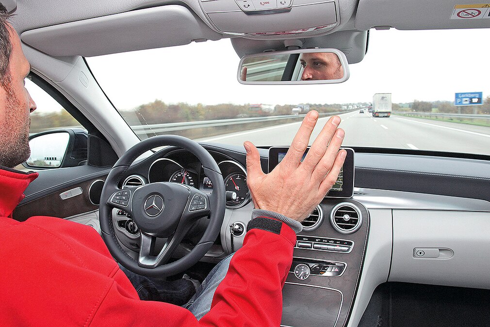 Wann ist eine Lenkhilfe beim Auto laut Gesetz zulässig?