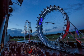 Jaguar F-Pace fährt Looping: IAA 2015