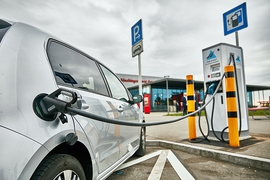Schnellladestation für Elektroautos bei Tank & Rast