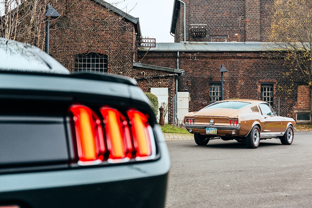 Ford Mustang GT 5.0   Ford Mustang GT 390 Fastback