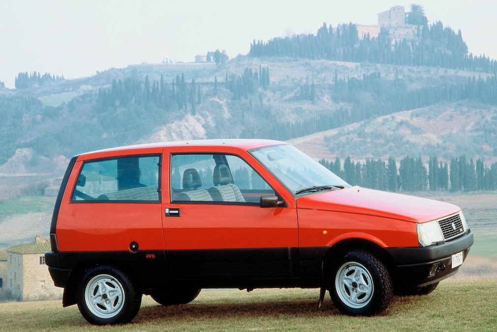 Lancia Y10 4WD stehend von der Seite