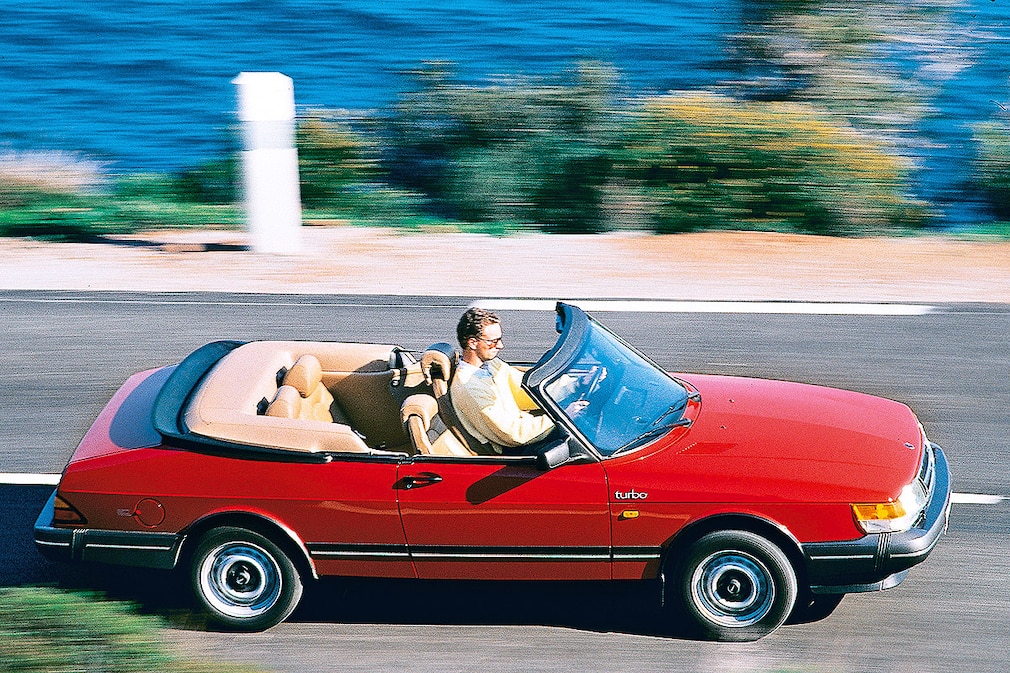 Saab 900