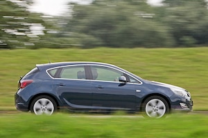 Opel Astra J