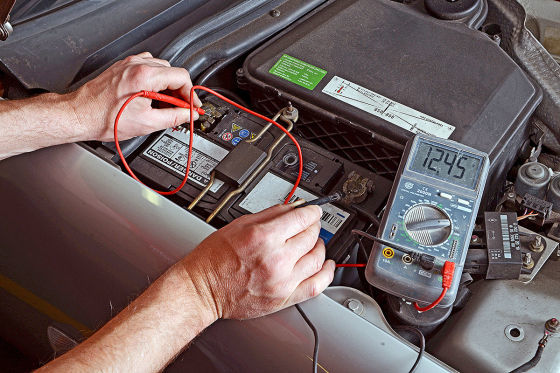 Pflege der Autobatterie