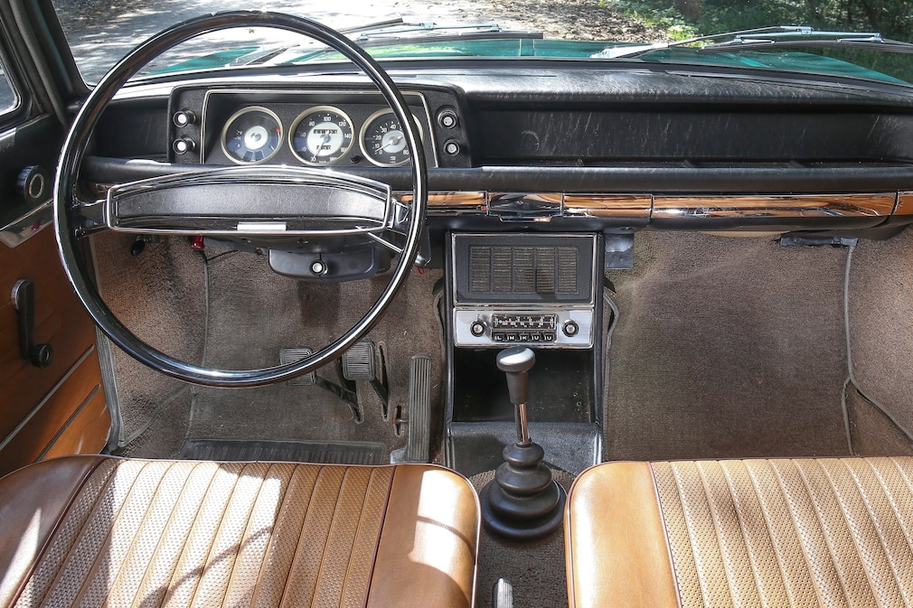 Cockpit des BMW 1600-2