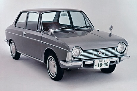 Subaru 1000 stehend schräg von vorn