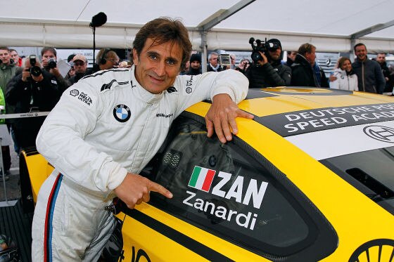 Alessandro Zanardi (BMW Werksfahrer)  mit  BMW M4 DTM Renntaxi