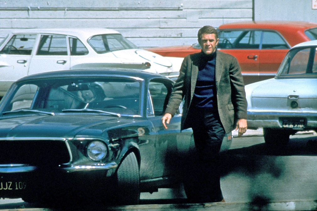 STEVE MCQUEEN in the action thriller Bullit (1968)