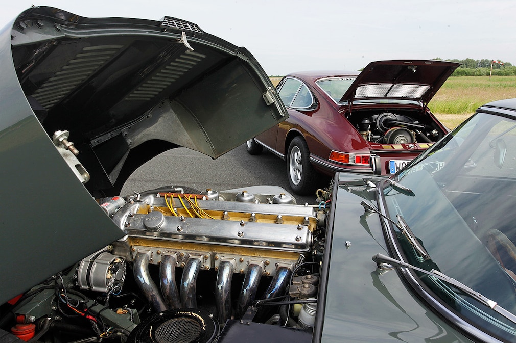 Jaguar E-Type 3.8 FHC Porsche 911 S