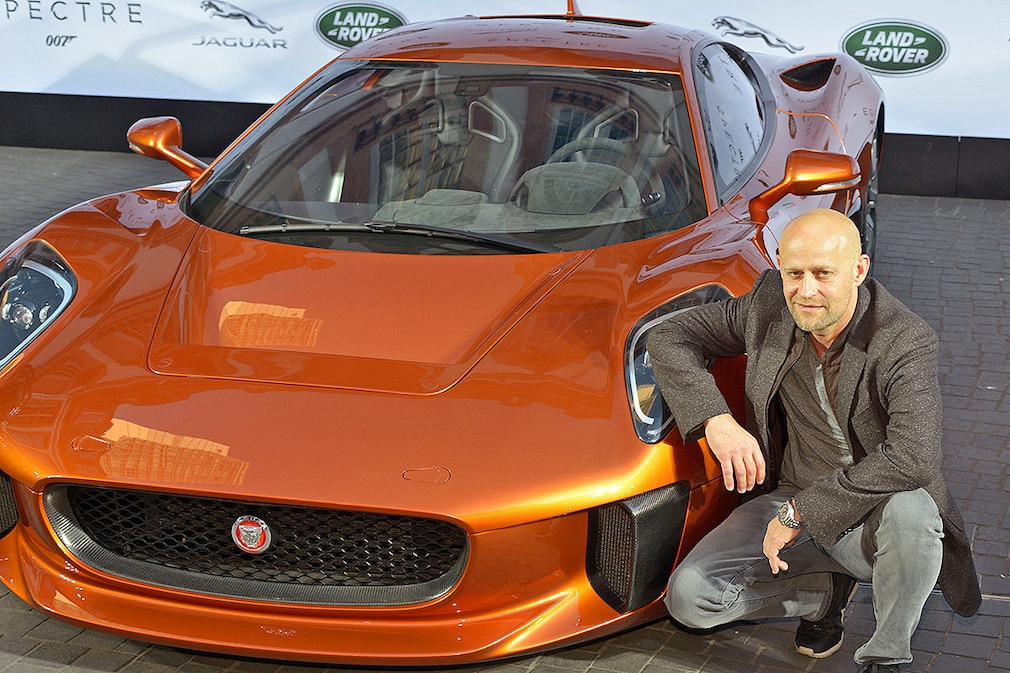 Jürgen Vogel im Jaguar C-X75