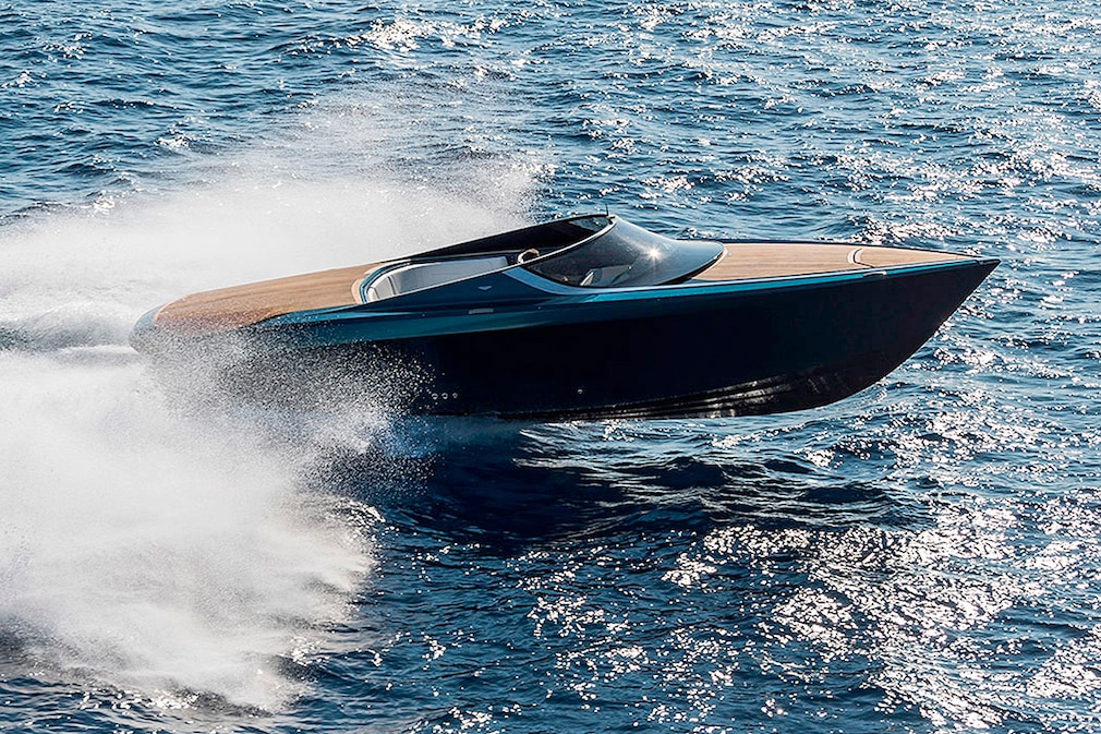 Aston Martin AM37