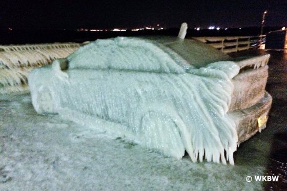 USA: Auto wird zu Eis-Skulptur - AUTO BILD