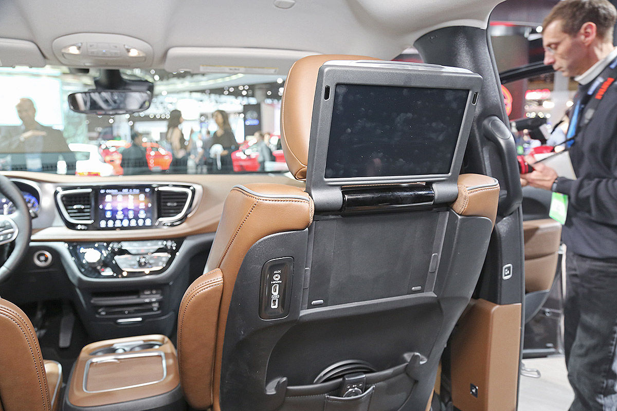 Chrysler Pacifica Plug-in-Hybrid (Detroit 2016) im Test: Sitzprobe