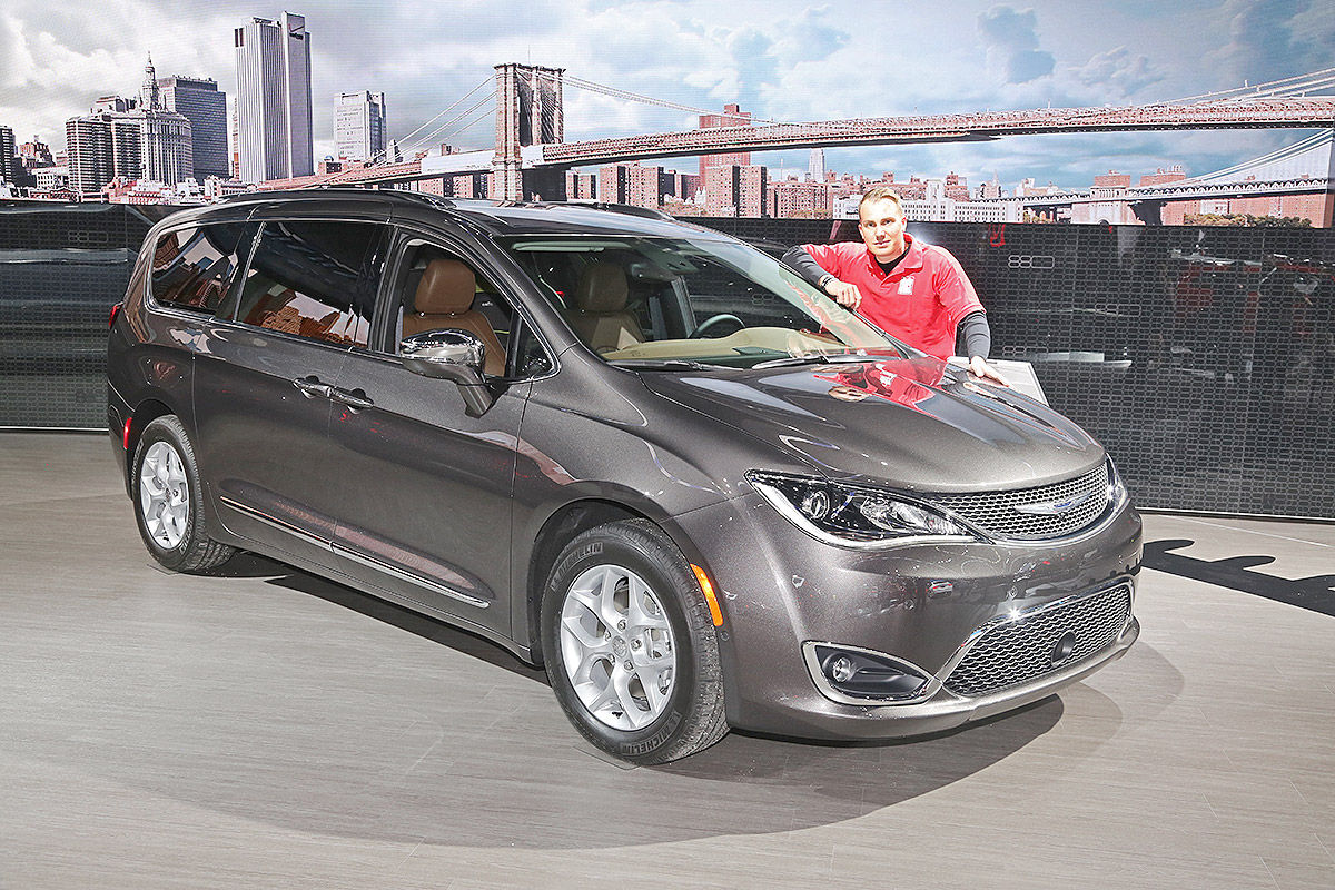Chrysler Pacifica Plug-in-Hybrid (Detroit 2016) im Test: Sitzprobe