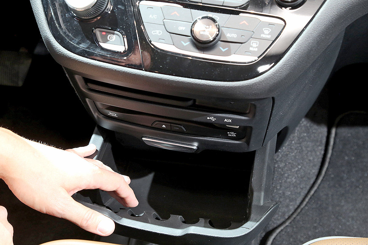 Chrysler Pacifica Plug-in-Hybrid (Detroit 2016) im Test: Sitzprobe