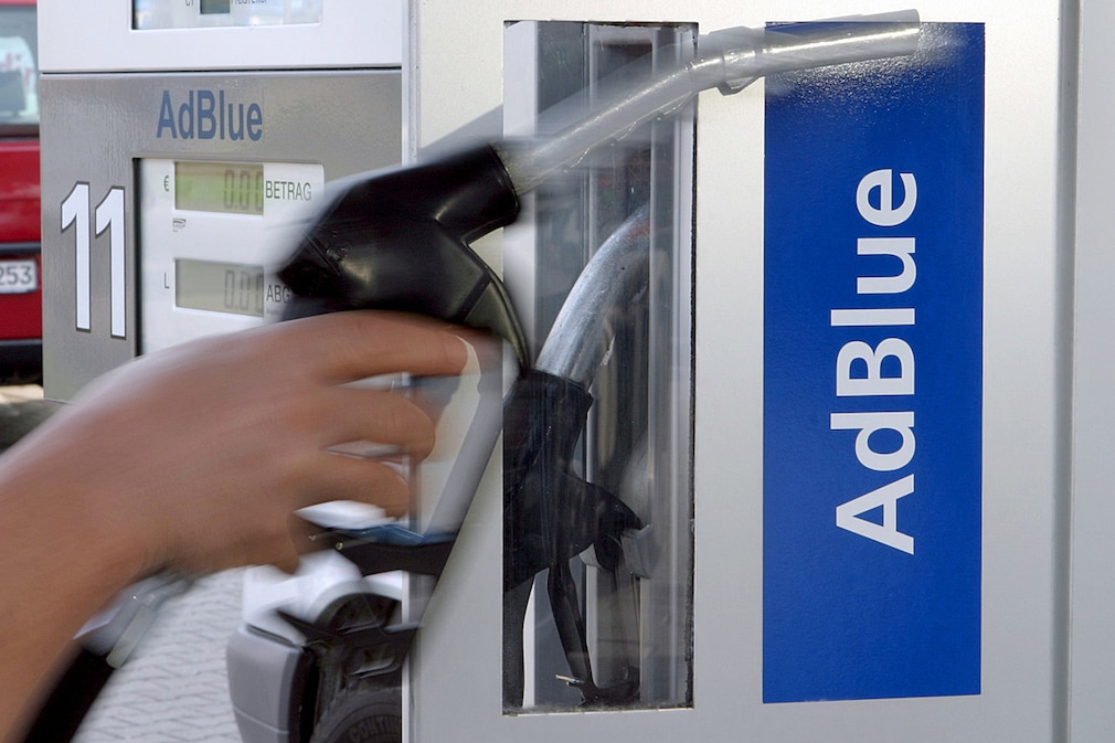 AdBlue-Zapfsäule bei Total in Stuttgart
