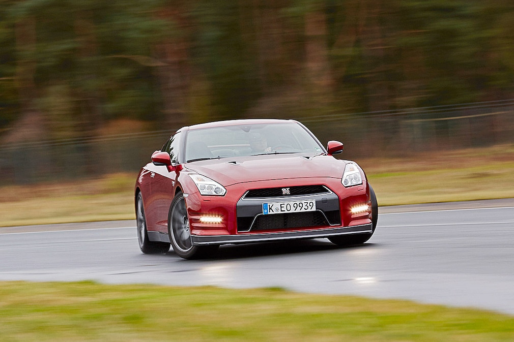 Nissan GT-R