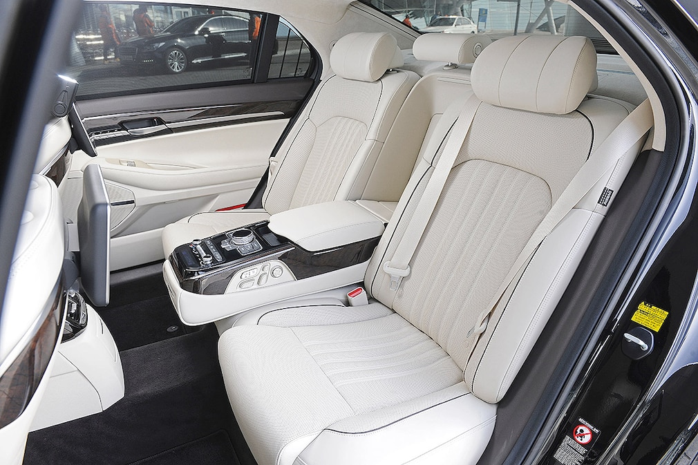 Hyundai Genesis G90