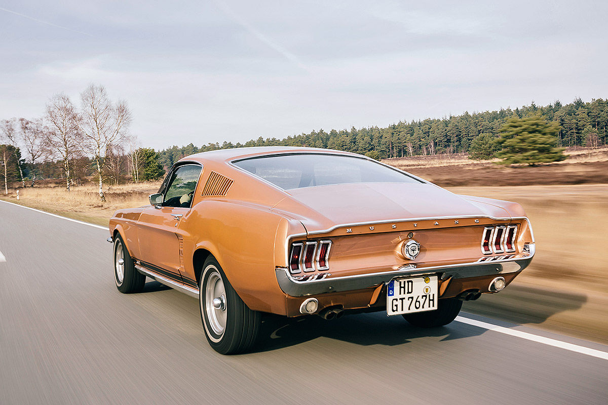1966 Ford Mustang 40s Pin Up Girl Photoshoot Pin Up Girl Ford Mustang Gt 10 Dinge Die Wir Erlebt Haben Testbericht Jolie