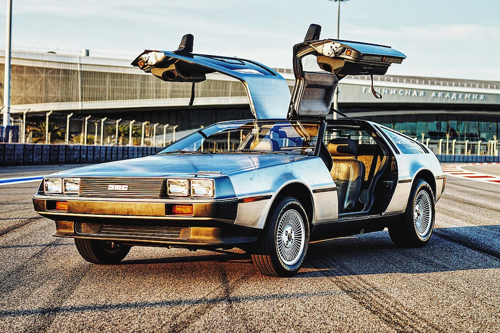 DeLorean DMC-12 at Sochi Racing Track