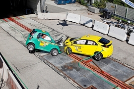 ADAC Crashtest - Honda Civic gegen Smart fortwo