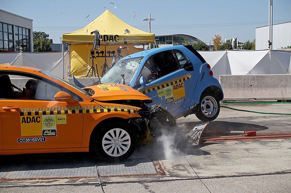 ADAC Crashtest - VW Golf gegen Smart fortwo