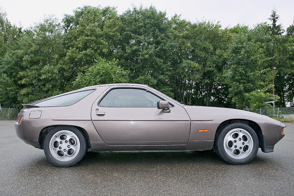 Porsche 928 V8 (1983)