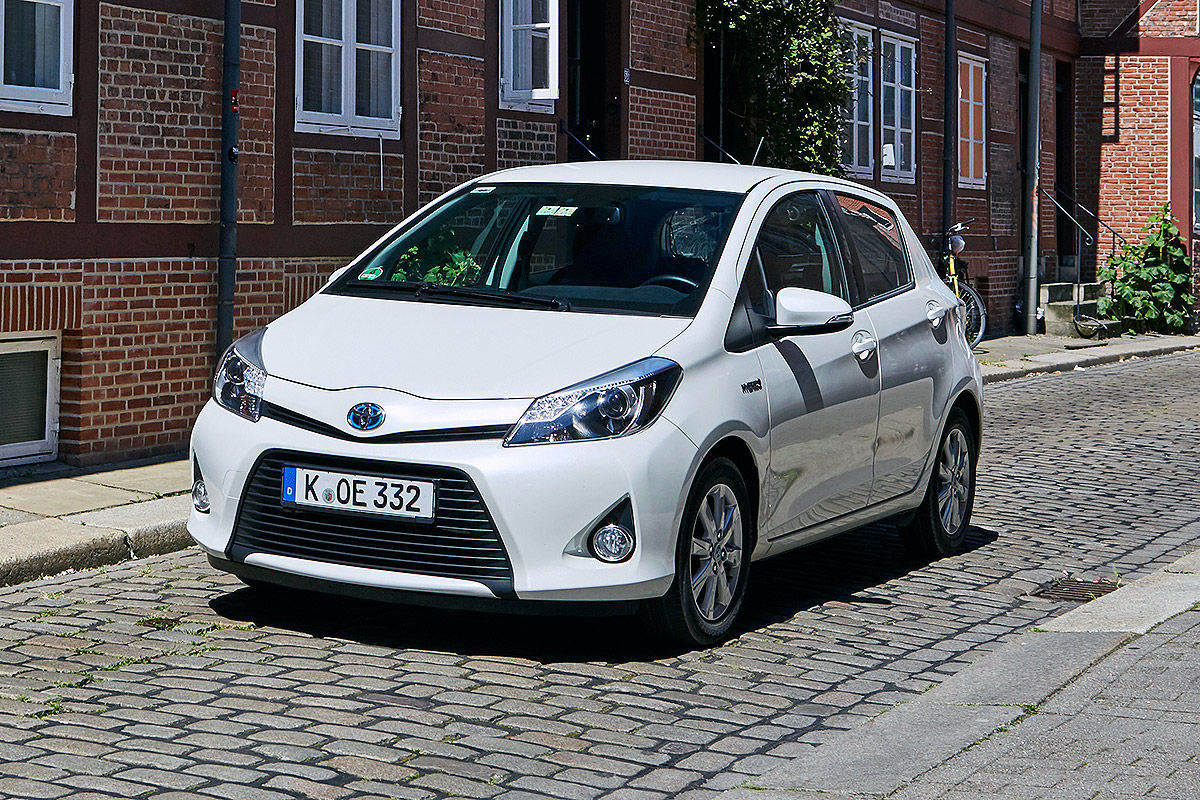 Toyota yaris hybrid 2013 deals
