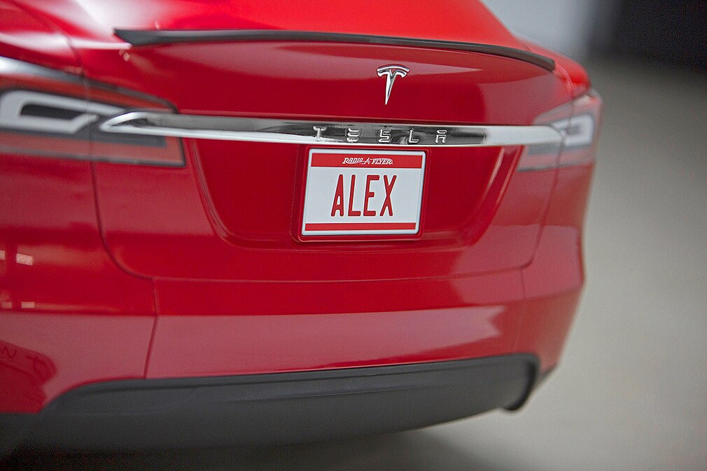 Mini Tesla Model S für Kinder
