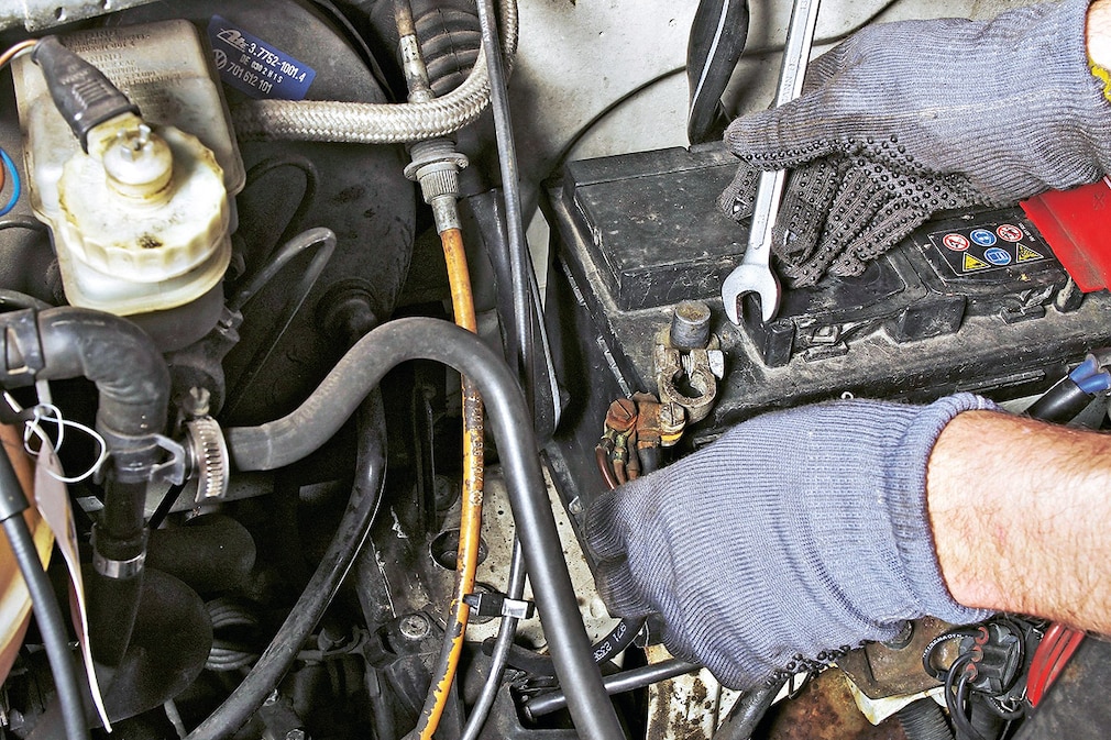 Anlasser und Lichtmaschine reparieren